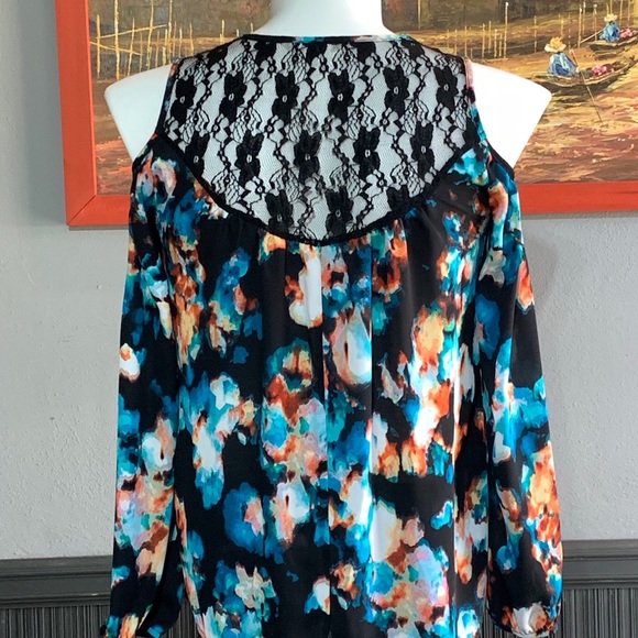 Decree Cold Shoulder Top SZ - S - Picture 3 of 5